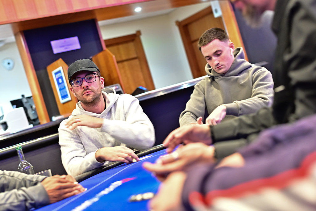 Comprendre les probabilités au Poker Omaha High : Guide pratique